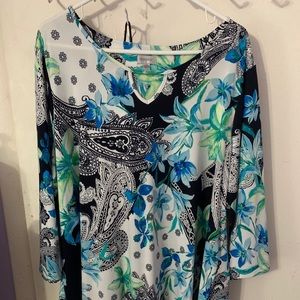 Flowered Avenue 22/24 blouse. Excellent condition!